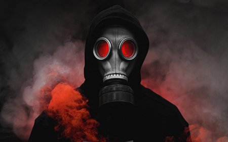 Люди в противогазах