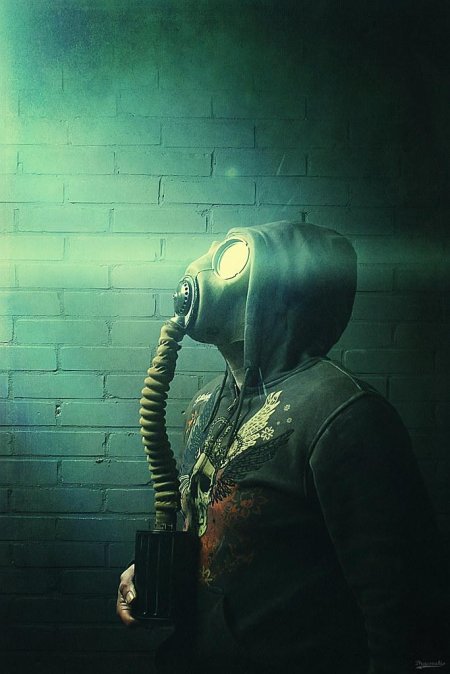 Человек с противогазом
