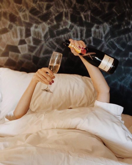 Девушка шампанское