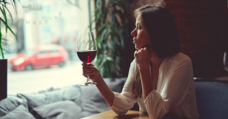 С бокалом вина