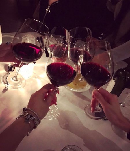 Бокалы с вином