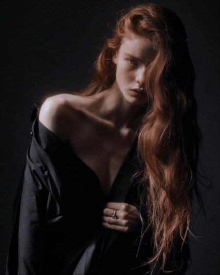 Рыжая девушка