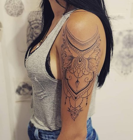 Тату на плече для девушек