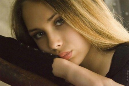 Красива девушка