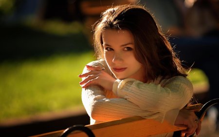 Скромная девушка