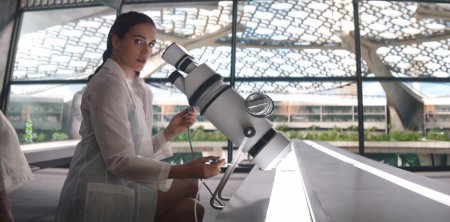 Микроскоп в лаборатории