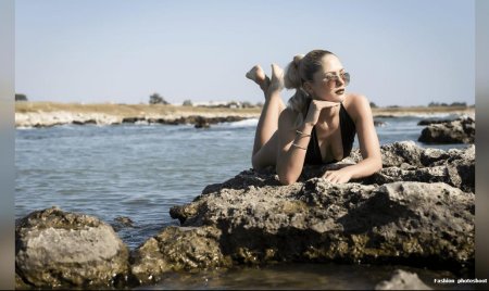 Фотосессия на камнях у моря