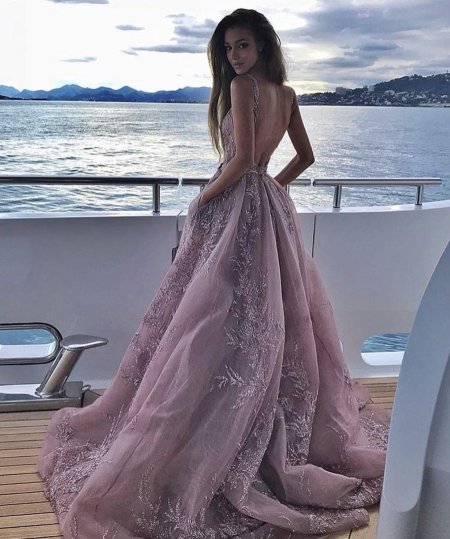 Нежное платье вечернее