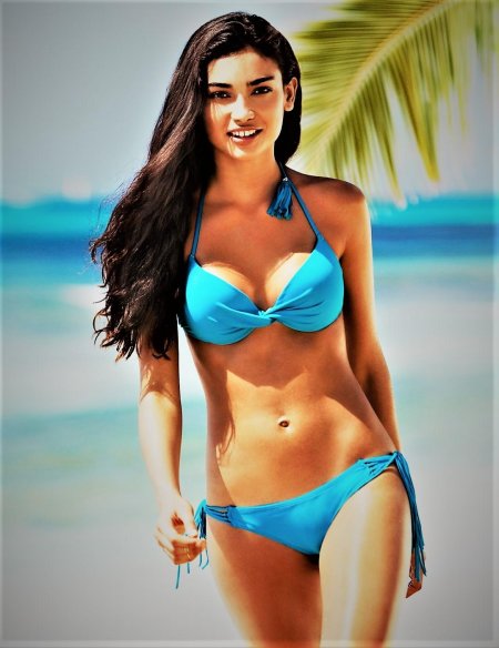 Модели девушки красивые купальники