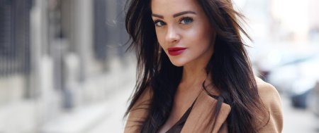 Брюнетка актриса