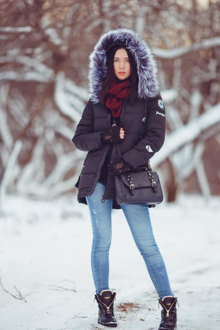 Девушка в зимней одежде