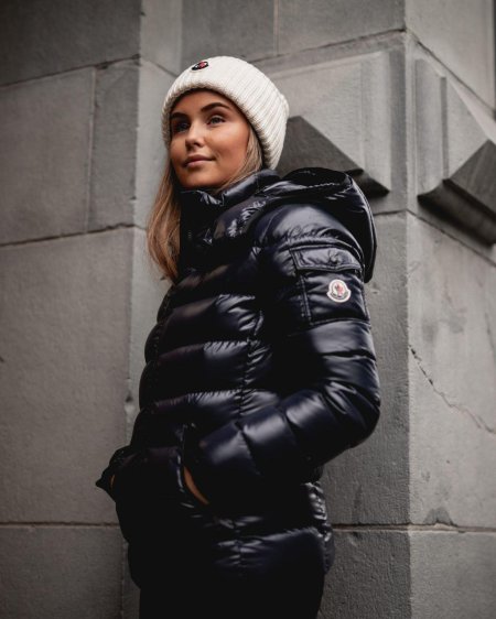 Девушки в болоньевых куртках