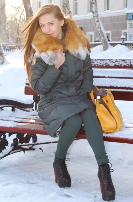 Девушка в пуховике