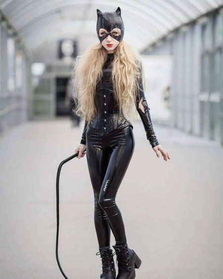 Девушка кошка