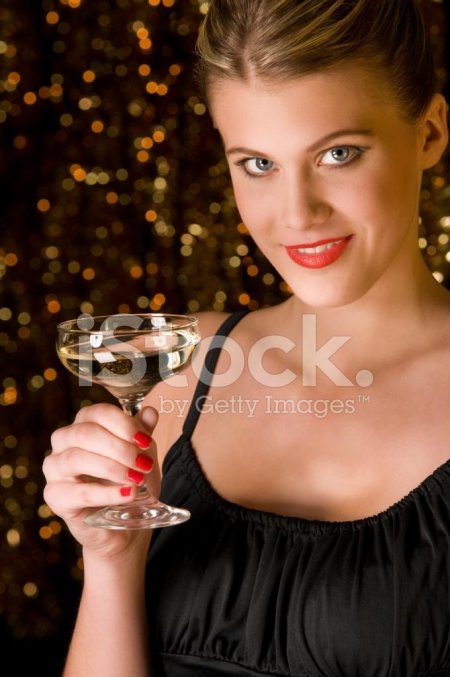 Девушка с бокалом