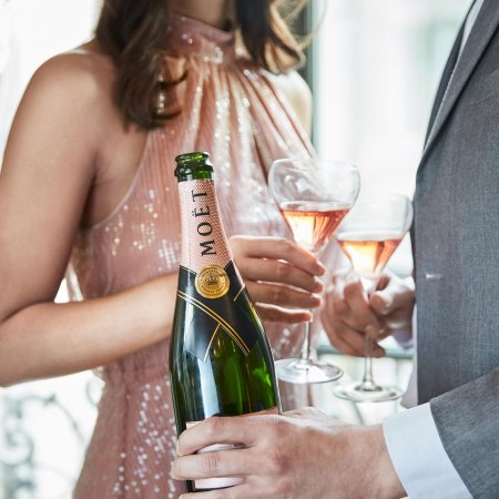 Бокал с шампанским