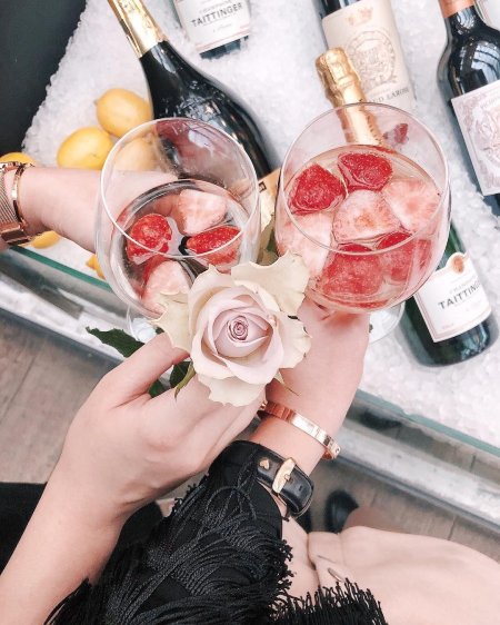 Цветы и шампанское