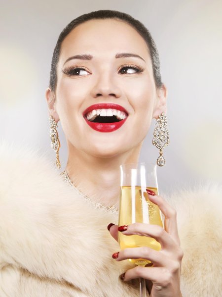 Девушки с шампанским