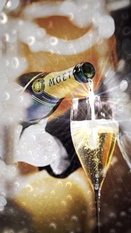 Шампанское в бокалах