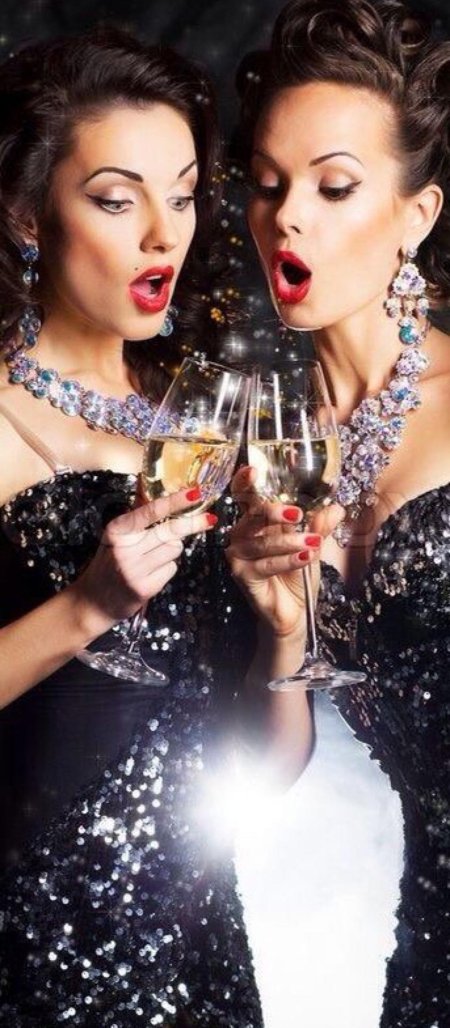 Девушки с шампанским