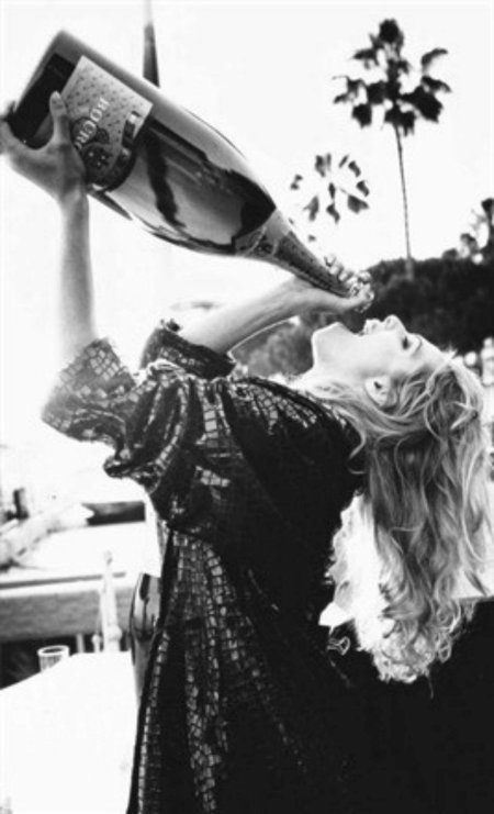 Девушки с шампанским