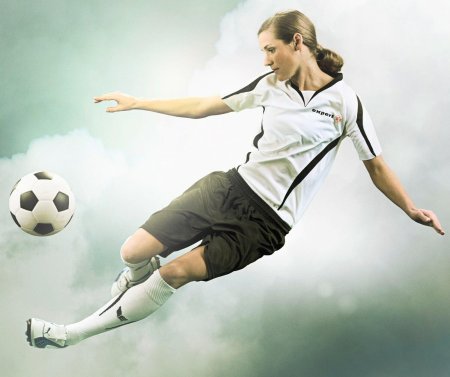 Футбол девушка