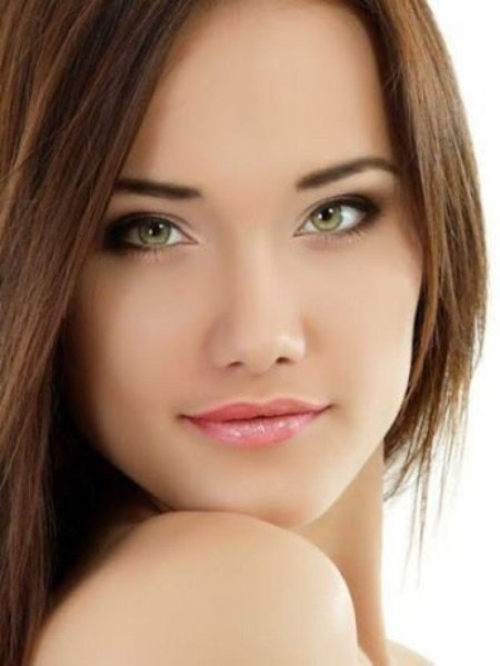Красивое женское лицо
