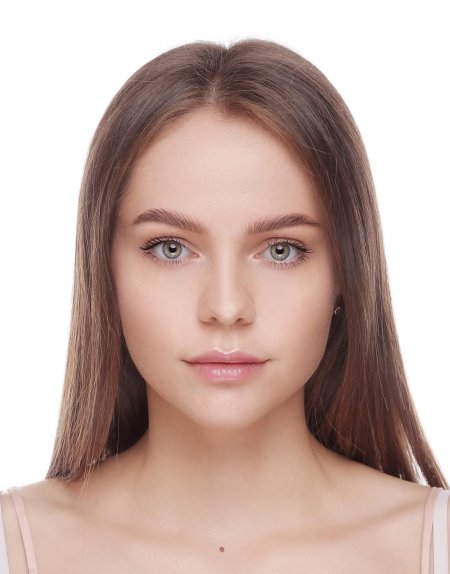 Лицо девушки анфас