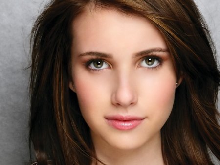 Эмма робертс брюнетка