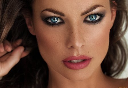 Женское лицо