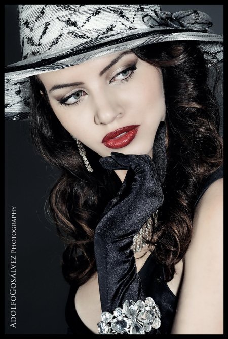 Красивые девушки в шляпках