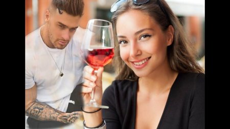 Девушка с бокалом