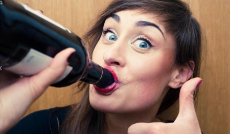 Пьющая женщина