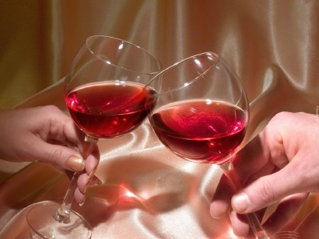 Чокаться бокалами