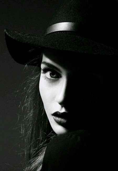 Девушка в шляпе