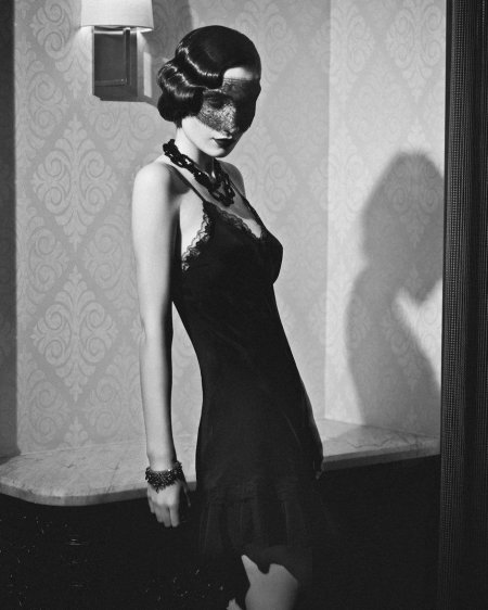 Стиль нуар в одежде женщины