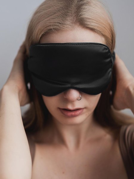 Шелковая маска для сна