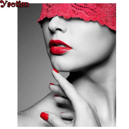 Девушка с красными губами
