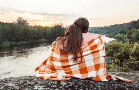 Девушка в пледе