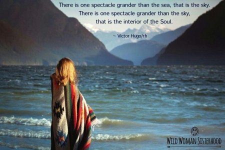 Девочка на море