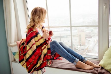 Девушка в пледе