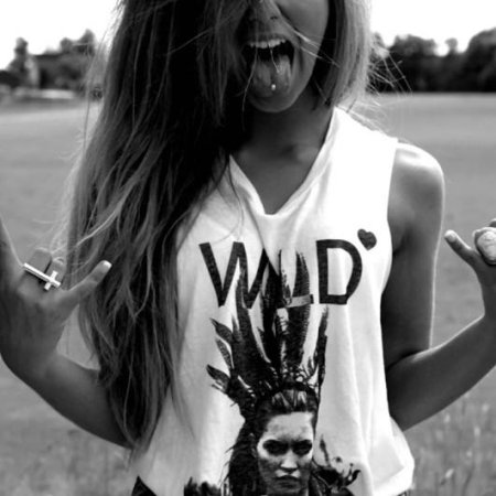 Девушка дерзкая