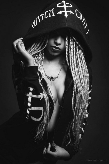 Крутая девушка