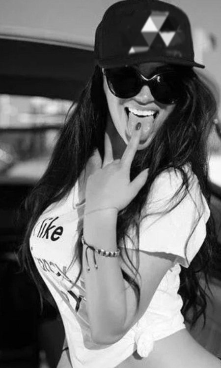 Девушка дерзкая