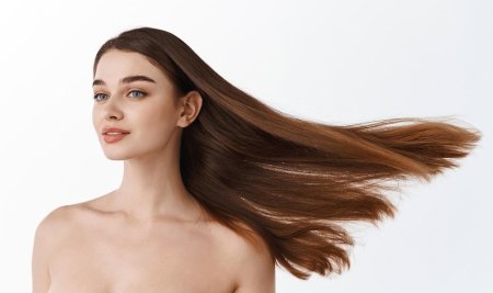 Девушка с волосами