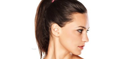 Лицо девушки сбоку