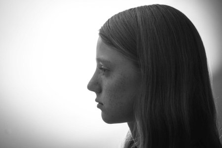 Женщина в профиль