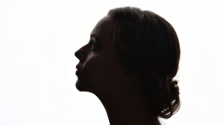 Портрет в профиль