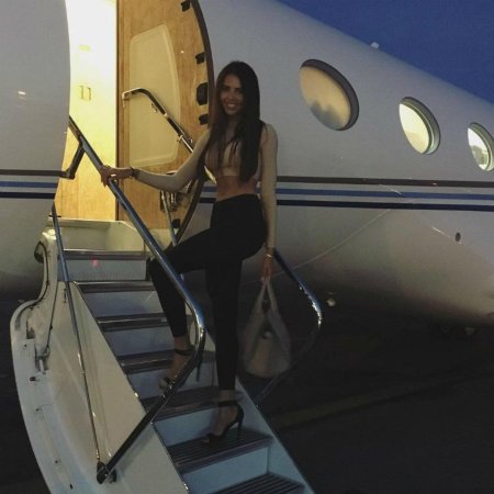 Решетова в самолете