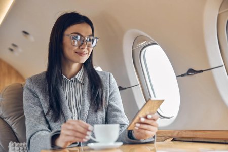 Красивая деловая женщина